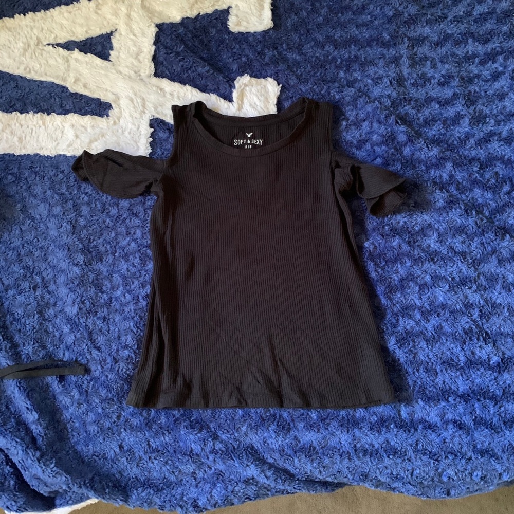 American eagle cold shoulder shirt